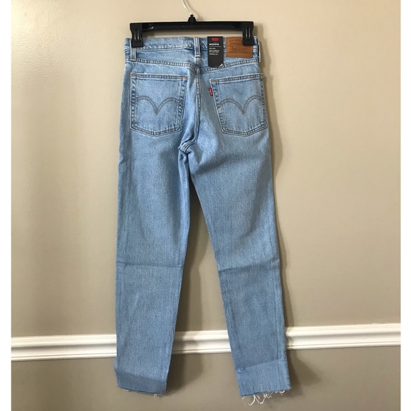 Levi’s Wedgie Icon Fit Tango Talks - Picture 8 of 9